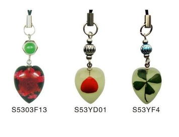红豆真花琥珀手机链s53系列生产厂家 南宁市酷爱工艺制品厂 微型企业 昆虫琥珀,教学标本教具,水晶树脂工艺礼品,海洋贝类工艺饰品,红豆真花工艺饰品